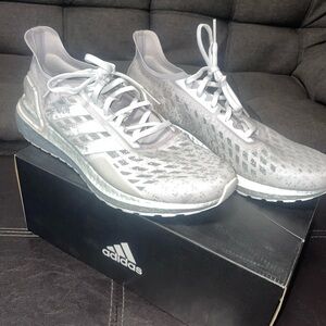 EUC adidas Ultraboost  Pb Running  Grey SILVER Sneakers FW WORN ONCE WOMENS 11